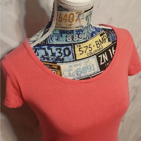 Tahari pink shortsleeve tee  - Picture 4 of 5